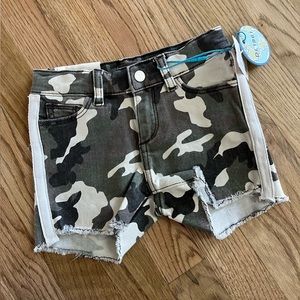 DL1961 size 5 toddler girl / little girl camo denim shorts